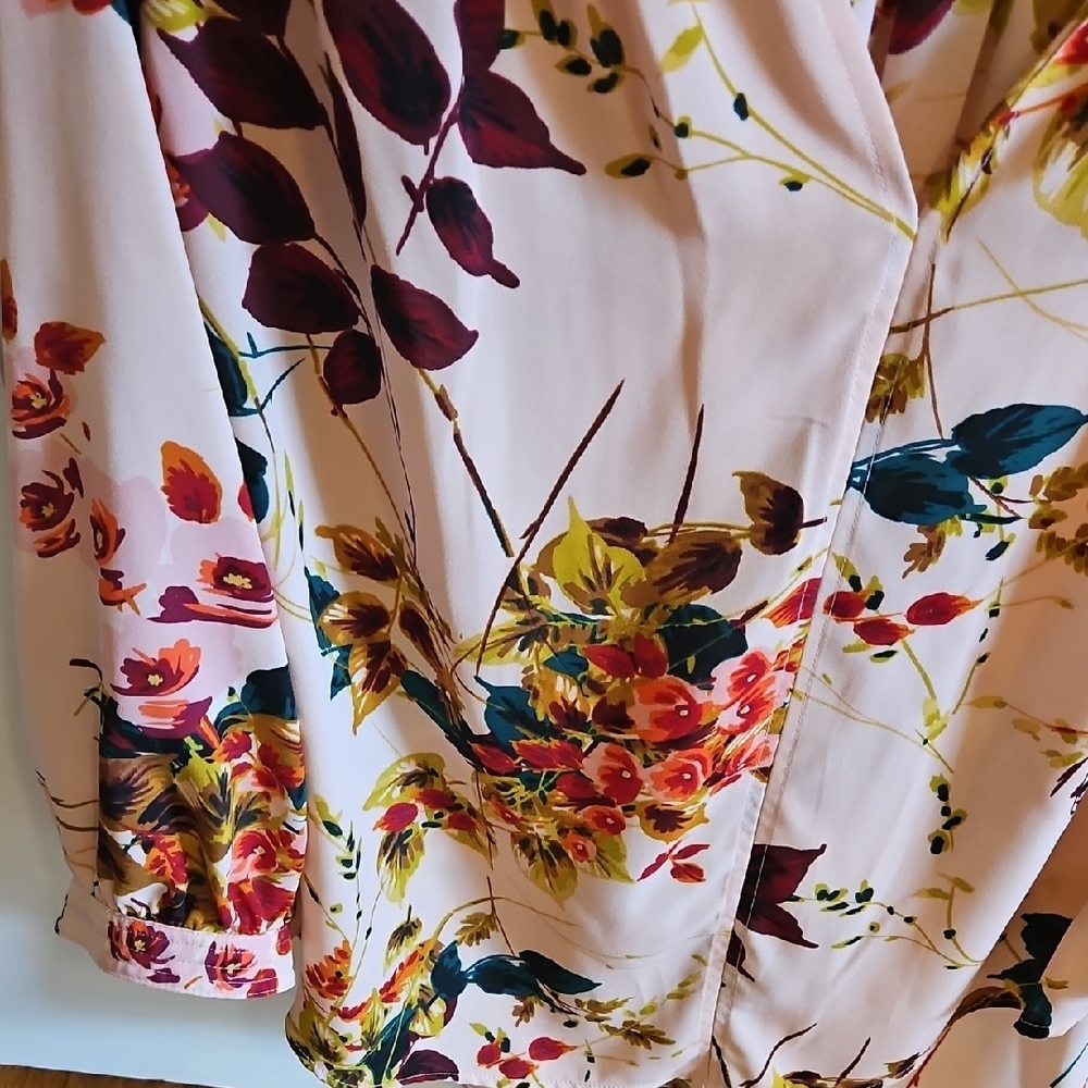 Floral Women's Top - Pink, Green & Other Colours. Size Large. Perfect For Fall - Picture 4 of 8